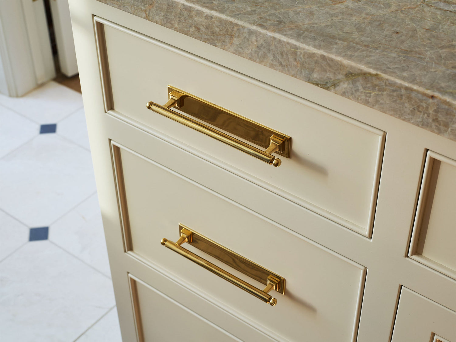 brass dresser hardware Fecraf 10 Pack Antique Cabinet Knobs, Vintage Retro Drawer Knobs, Solid Round Knobs for Nightstands Single Hole Cabinet Hardware, Diameter 1.18in The antique brass vibe pairs well with farmhouse or traditional styles and is built to last Cabinet Hardware | Tradition Hardware