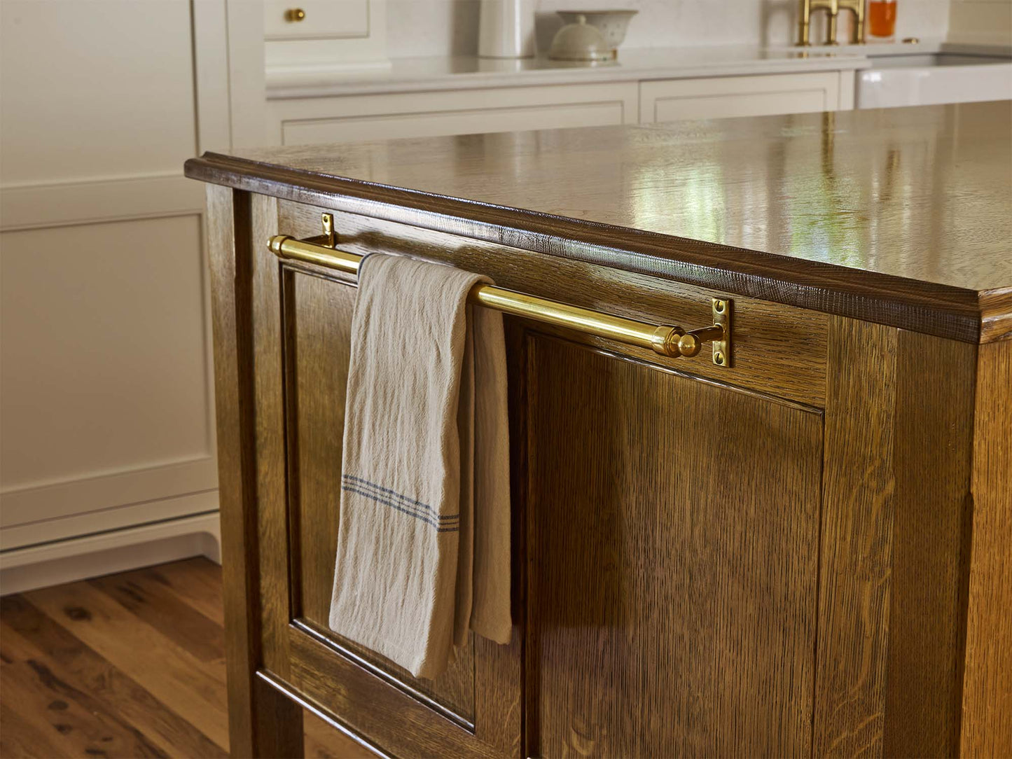 Campaign Towel Bar