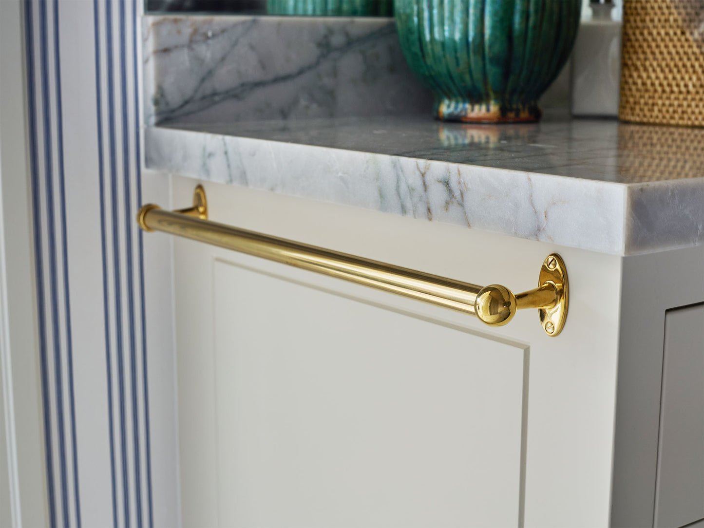 Newark Towel Bar