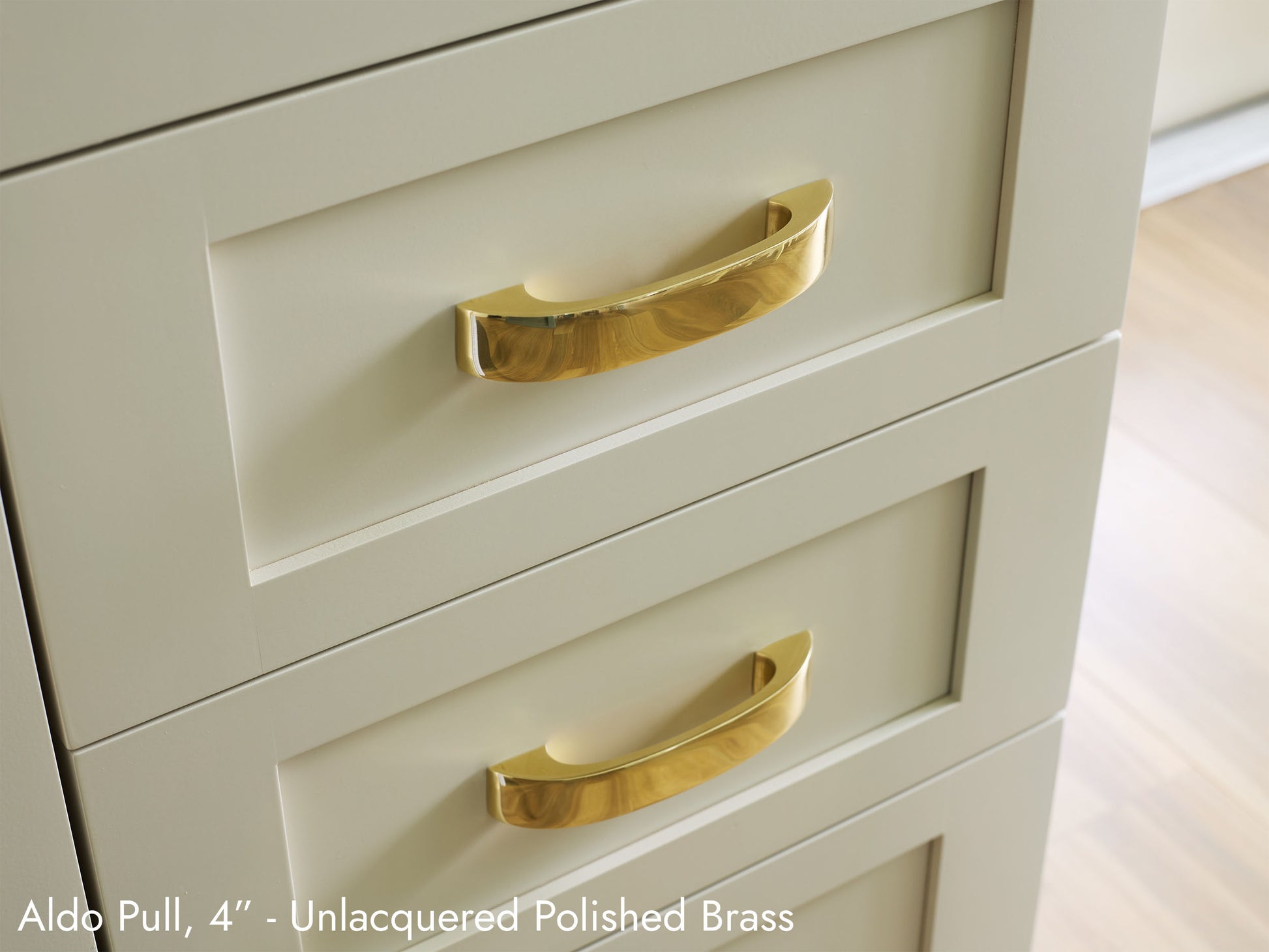 Aldo Pull | Tradition Hardware 8" / Polished Brass (Lacquered) Aldo Pull | Tradition Hardware 8" / Polished Brass (Lacquered)